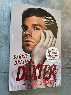 Bild des Verkufers fr Darkly Dreaming Dexter (Showtime Original Series Tie-in) zum Verkauf von PAPPINFUSS Books