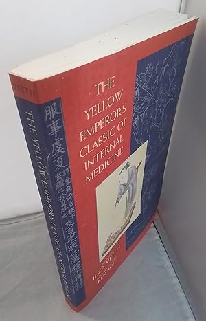 Immagine del venditore per Huang Ti Nei Ching Su Wen. The Yellow Emperor's Classic of Internal Medicine. venduto da Addyman Books