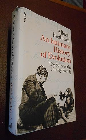 Bild des Verkufers fr An Intimate History of Evolution: The Story of the Huxley Family zum Verkauf von Chapter House Books (Member of the PBFA)