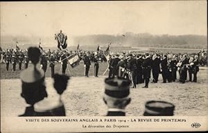 Bild des Verkufers fr Ansichtskarte / Postkarte Paris, Frhlings-Revue 1914, Prsident Poincar, englisches Knigspaar, Flaggen zum Verkauf von akpool GmbH