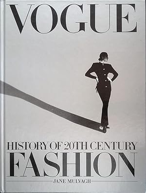 Immagine del venditore per Vogue History of 20th Century Fashion venduto da FolignoLibri
