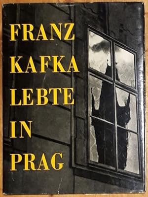 Bild des Verkufers fr Franz Kafka lebte in Prag. Photographien von Jan Lukas. zum Verkauf von Antiquariat Johann Forster