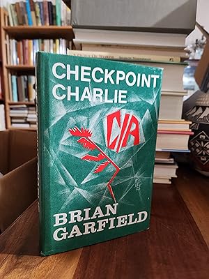 Image du vendeur pour Checkpoint Charlie mis en vente par Nash Books