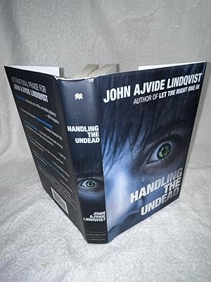 Immagine del venditore per Handling the Undead venduto da JMCbooksonline
