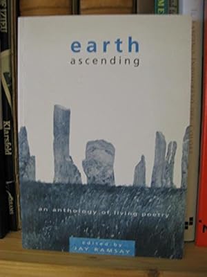 Bild des Verkufers fr Earth Ascending: An Anthology of Living Poetry zum Verkauf von WeBuyBooks