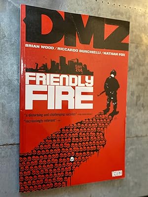 Bild des Verkufers fr DMZ Vol. 4: Friendly Fire zum Verkauf von PAPPINFUSS Books
