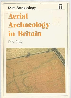 Immagine del venditore per Aerial Archaeology in Britain venduto da Turn The Page Books