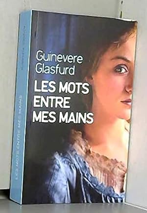 Seller image for Les mots entre les mains for sale by Dmons et Merveilles