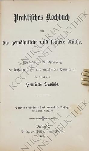 Bild des Verkufers fr Praktisches Kochbuch fr die gewhnliche und feinere Kche. Zuverlssige und selbstgeprfte Rezepte zur Bereitung von verschiedenartigen Speisen, uralter und warmer Getrnke, Gelees, von Gefrornem, Backwerken, so wie zum einmachen und Trocknen von Frchten. Mit einem Anhange, enthaltend Arrangements zu kleinen und greren Gesellschaften, zu Frhstcks, Mittags und Abendessen, Kaffee's und Thee's, und einem Kchenzettel nach den Jahreszeiten geordnet. Mit besonderer Bercksichtigung der Anfngerinnen und angehenden Hausfrauen. zum Verkauf von Antiquariat Kochkunst Bibliothek