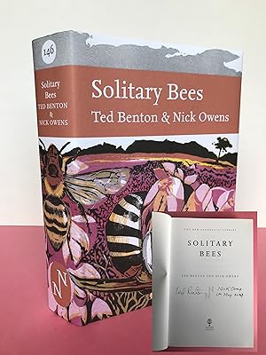 Bild des Verkufers fr New Naturalist No. 146 SOLITARY BEES [Signed to the Book By Both authors] zum Verkauf von LOE BOOKS