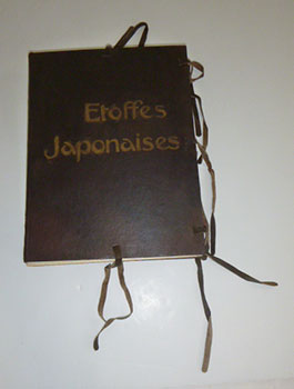 Etoffes japonaises tissées et brochées . Quatre-vingts planches précédées d'une préface de G. Mig...