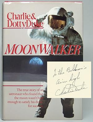 Image du vendeur pour Moonwalker mis en vente par Main Street Fine Books & Mss, ABAA