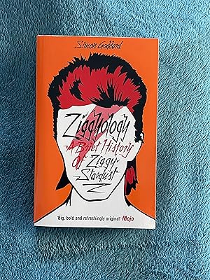 Image du vendeur pour Ziggyology: A Brief History of Ziggy Stardust mis en vente par Jon A Sewell