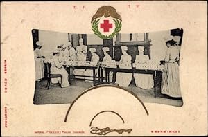 Ansichtskarte / Postkarte Japan, Kaiserliche Prinzessinnen stellen Bandagen her, Rotes Kreuz