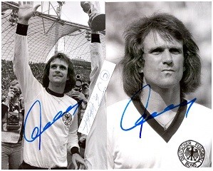 Seller image for WOLFGANG OVERATH (1943) Fuball-Weltmeister 1974, Prsident des 1. FC Kln, fr den er zuvor als Aktiver 14 Jahre lang ttig gewesen war und einen Meistertitel sowie zwei DFB-Pokalsiege errungen hatte for sale by Herbst-Auktionen