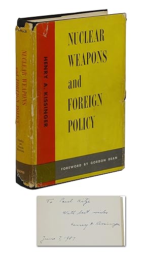 Imagen del vendedor de Nuclear Weapons and Foreign Policy a la venta por Burnside Rare Books, ABAA