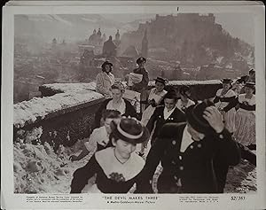 Immagine del venditore per The Devil Makes Three 8 x 10 Still 1952 Gene Kelly, Pier Angeli in Salzburg! venduto da AcornBooksNH