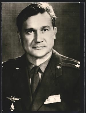 Bild des Verkufers fr Ansichtskarte Oberstleutnant Anatoli Filiptschenko, Kommandant des sowjetischen Raumschiffes Sojus 7 zum Verkauf von Bartko-Reher