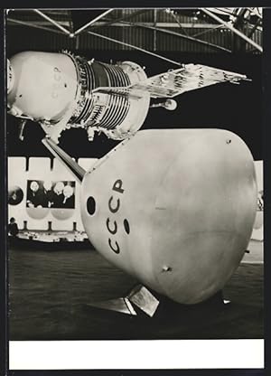 Bild des Verkufers fr Ansichtskarte Kommandokabine des sowjetischen Sojus-Raumschiffs zum Verkauf von Bartko-Reher