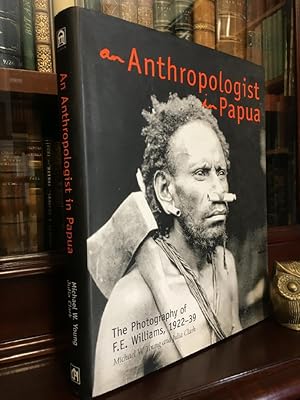 Imagen del vendedor de An Anthropologist in Papua. The Photographs of F. E. Williams, 1922-39 The Photography of S.E. Williams, 1922-39. a la venta por Time Booksellers