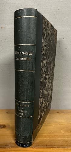 Bild des Verkufers fr Auctorum Antiquissimorum. Tomus V, Pars Prior: Iordanis Romana Et Getica; Pars Posterior: D. Magni Ausonii Opuscula. Zwei Teile in einem Band. (= Monumenta Germaniae Historica). zum Verkauf von Antiquariat Bookfarm