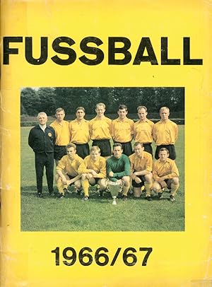 Imagen del vendedor de Fuball Bildersammelband 1966/67. Europapokal-Bundesliga-Weltmeisterschaft. Seltene Ausgabe mit Papiereinband. a la venta por AGON SportsWorld GmbH