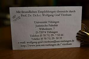 Bild des Verkufers fr berreichungskarte von Wolfgang Graf Vitzthum. Rckseitig von ihm mit einer handschriftlichen Nachricht an Agnes Drig (die Witwe von Gnter Drig). zum Verkauf von Gppinger Antiquariat