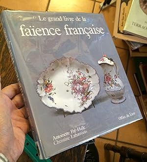 Bild des Verkufers fr Le grand Llvre de la faence franaise zum Verkauf von Xochi's Bookstore & Gallery