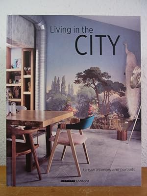 Bild des Verkufers fr Living in the City. Urban Interiors and Portraits (English, French and Dtuch Edition) zum Verkauf von Antiquariat Weber