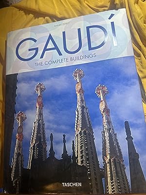 Immagine del venditore per Gaudi: The Complete Buildings 1852-1926 venduto da Ocean Tango Books