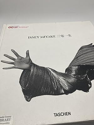 Image du vendeur pour Issey Miyake (Multilingual Edition) mis en vente par thebookforest.com