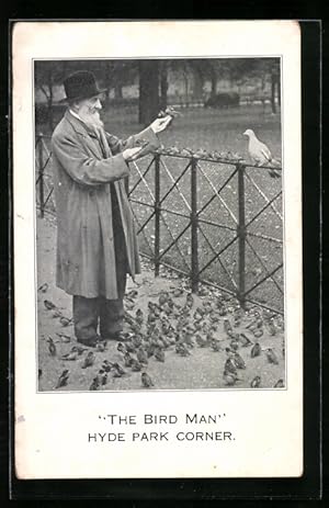 Bild des Verkufers fr Ansichtskarte London, The Bird Man, Hyde Park-Corner, lterer Mann fttert Tauben zum Verkauf von Bartko-Reher