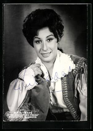 Bild des Verkufers fr Ansichtskarte Hamburg, Staatsoper, Opernsngerin Alicia Naf in Die Hochzeit des Figaro, Autograph zum Verkauf von Bartko-Reher