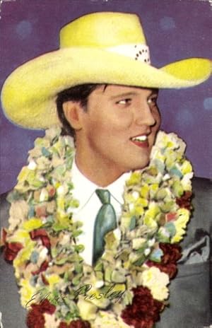 Ansichtskarte / Postkarte Schauspieler und Sänger Elvis Presley, Portrait, Hut, Blumenkranz