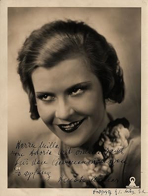 Portrait Renate Müller. [1932]. [Signierte Original-Porträtfotografie / signed original photograph].