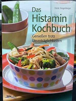 Bild des Verkufers fr Das Histamin-Kochbuch : genieen trotz Unvertrglichkeiten. Histaminfrei kochen ist ein Muss fr alle Betroffenen, die an Histaminintoleranz (HIT) leiden. Dieses neue Kochbuch zeigt eindrucksvoll auf, dass eine Nahrungsmittelunvertrglichkeit keinerlei Verzicht auf Kstlichkeiten bedeuten muss. Ein kurzer Einfhrungsteil des Buches klrt zunchst auf: Was ist Histaminunvertrglichkeit bzw. Histaminintoleranz? Welche Lebensmittel kann man essen, welche soll man meiden? Das Kochbuch enthlt Austauschtabellen und Kchentricks sowie zahlreiche Rezepte aus den Kategorien Suppen, Salate, Vorspeisen, Hauptspeisen, Desserts und Snacks fr unterwegs. Aus dem Inhalt: Basiswissen ber die histaminfreie Ernhrung, Wahl der richtigen Nahrungsmittel, Austauschtabellen, mehr als 80 alltagstaugliche Rezepte zum Verkauf von bookmarathon