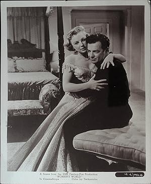 Image du vendeur pour Woman's World 8 x 10 Still 1959 June Allyson, Cornel Wilde! mis en vente par AcornBooksNH