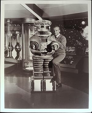 Imagen del vendedor de Lost in Space 8 X 10 Still 1966 Jonathan Harris with the Robot! a la venta por AcornBooksNH