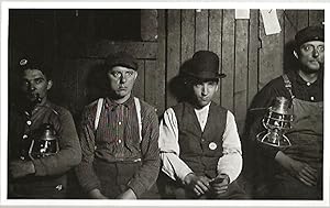 Imagen del vendedor de America and Lewis Hine - Photographs 1904-1940 a la venta por Badger Books