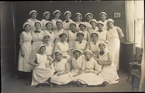 Foto Ansichtskarte / Postkarte Gruppenbild der Krankenschwestern, Pflegepersonal, Lazarett