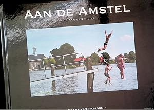 Bild des Verkufers fr Aan de Amstel: ode aan een rivier zum Verkauf von Klondyke