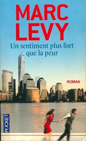 Image du vendeur pour Un sentiment plus fort que la peur - Marc L?vy mis en vente par Book Hmisphres