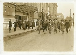 Foto Paris VII, Spanische Pfadfinder erreichen den Quai d'Orsay 1913