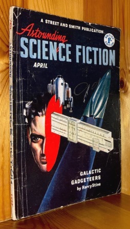 Astounding Science Fiction: UK #92 - Vol VIII No 4 / April 1952