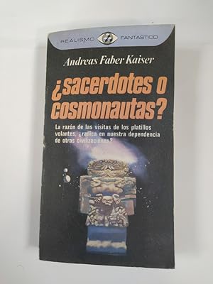 Imagen del vendedor de Sacerdotes o cosmonautas? a la venta por TraperíaDeKlaus