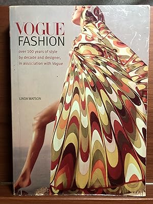 Imagen del vendedor de Vogue Fashion: Over 100 years of Style by Decade and Designer, in association with Vogue a la venta por Rosario Beach Rare Books