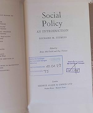 Imagen del vendedor de Social Policy: An Introduction. a la venta por books4less (Versandantiquariat Petra Gros GmbH & Co. KG)