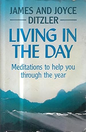 Image du vendeur pour Living in the Day: Meditations to Help You Through the Year mis en vente par WeBuyBooks 2