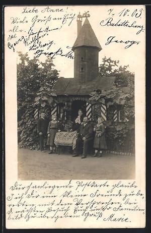 Foto-Ansichtskarte Nürnberg, Besonderes Schrebergarten-Häuschen in Gestalt eines Schlösschens