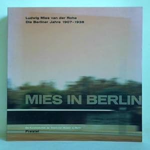 Immagine del venditore per Mies in Berlin : Ludwig Mies van der Rohe ; die Berliner Jahre 1907 - 1938 ; [anllich der Ausstellung Mies in Berlin im Museum of Modern Art, New York, 21. Juni bis 11. September 2001 ; vom 14. Dezember 2001 bis 10. Mrz 2002 im Alten Museum der Staatlichen Museen zu Berlin und vom 30. Juli bis 29. September 2002 in der Fundacin La Caixa in Barcelona]. Staatliche Museen zu Berlin, Kunstbibliothek. Hrsg. von Terence Riley und Barry Bergdoll. Mit Essays von Vittorio Magnago Lampugnani . und mit l.m.v.d.r., ein Projekt von Thomas Ruff. [bers. ins Dt.: Christiane Court .] venduto da Fundus-Online GbR Borkert Schwarz Zerfa